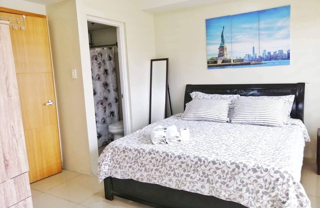 Spacious 2 BR Condo with 2 Bathroom Across Mall of Asia with Balcony and Wifi