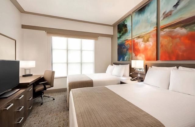 Spacious 2 Queen Suites in Orlando – Private Pool & Close to Disney