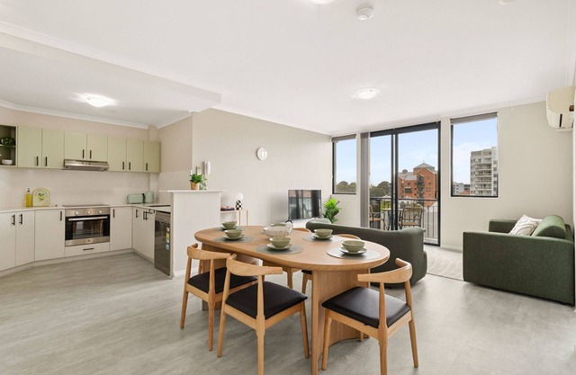 Spacious 2BD 2BTH Apartment in East Perth - Close to OPTUS, WACA and CBD