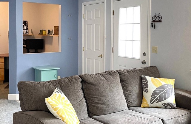 Spacious 2BR/2BA Boulder Retreat Walk to Pearl Street & Trails & More!