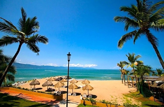 Spacious 2BR Condo with Private Balcony, Pool & Ocean Views