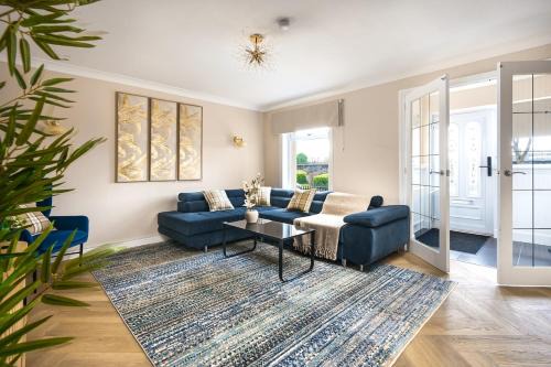 Spacious 3 Bed Home in Glasgow City With Free Parking