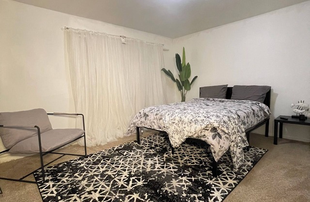 Spacious 3-bedroom apartment with WiFi and AC in superb Oxon Hill