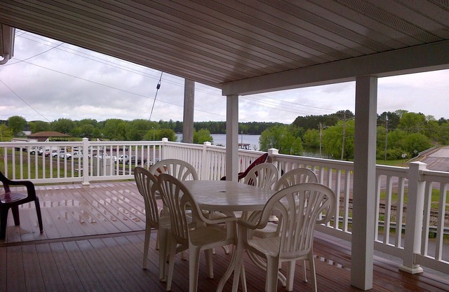 Spacious 3bdrm condo with spacious deck for you to enjoy the beautiful lake view