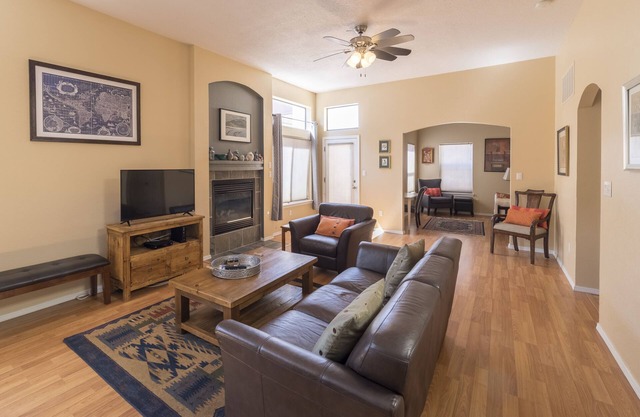 Spacious 3BR/2.5BA Mountain Getaway in Sandia Heights