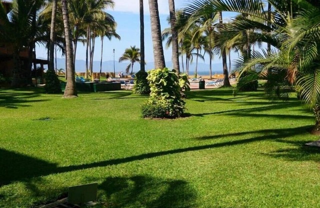 Spacious 3BR Condo a Short Ride to Villa del Mar Beach