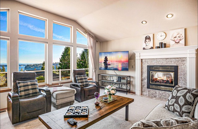 Spacious 3BR, elevator & spectacular water views