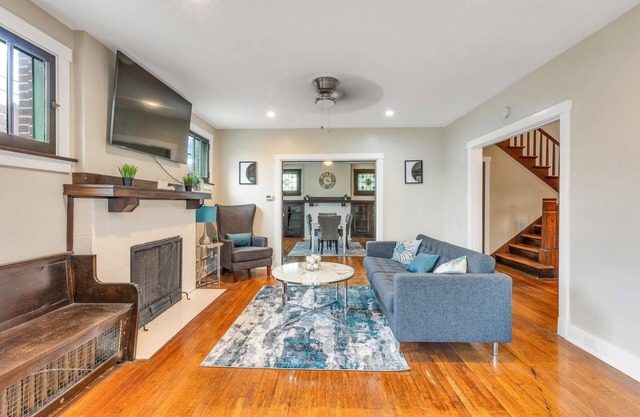 Spacious 3BR Home near Downtown, Oakland & East Liberty! Max 15 nights by RedAwning