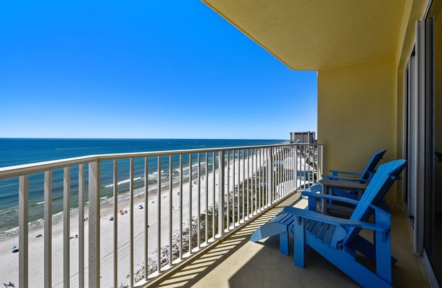 Spacious 3BR Beachfront Retreat – Garage, Balcony, Gourmet Kitchen & Sleeps 11