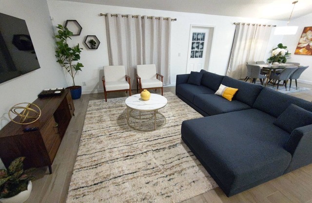 Spacious 4/2 getaway! Near Theme Parks!