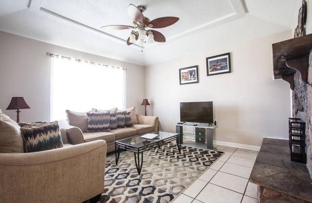 SPACIOUS 4 BED/3 BATH HOME NEAR CITY PARK !!!!