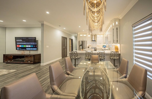 Spacious 4-bedroom, 4.5bath house in peaceful Burbank