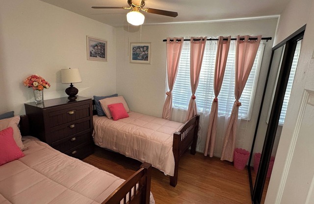 Spacious 4-bedroom family house with private pool, ten minutes from the strip.