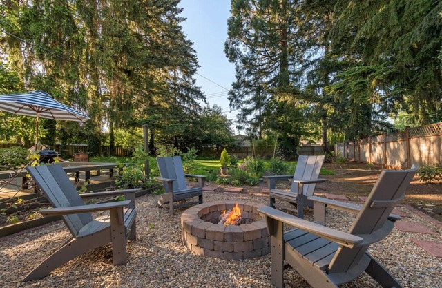 Spacious 4 bedroom home close to University, Stadium; Private yard