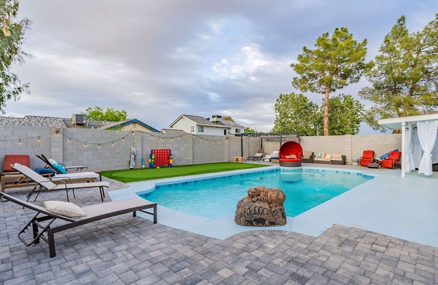 Spacious 4-bedroom house with WiFi and AC in fantastic Chandler