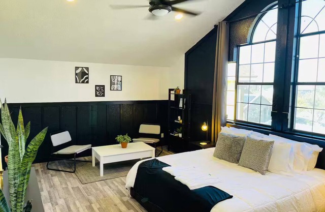 Spacious 4-bedroom house with AC and WiFi in pleasant El Paso