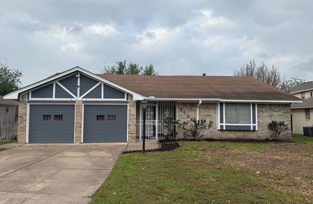 Spacious 4-bedroom house with WiFi and AC in wonderful Houston