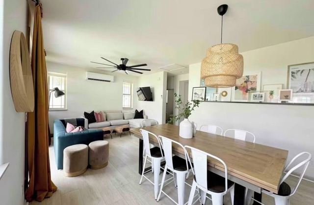 Spacious 4-bedroom house 5 minutes from beach