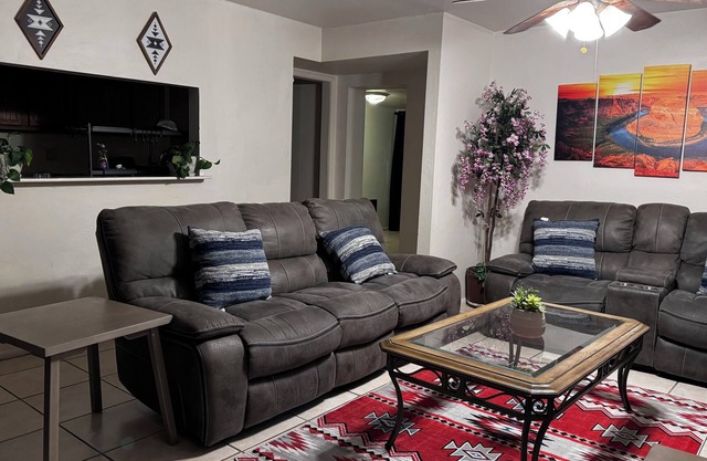 Spacious 4-bedroom house in charming Tucson with AC, WiFi