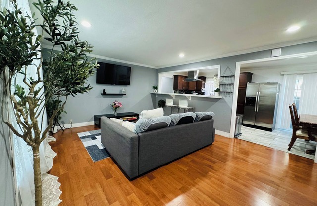 Spacious 4-bedroom house with AC, WiFi in charming Santa Clara