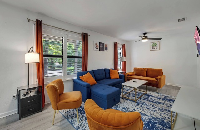 Spacious 4-bedroom house with AC and WiFi in charming Tallahassee