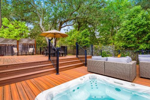Spacious 4BD 3BA with hot tub, fire pit, and wraparound deck