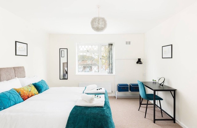 Spacious 4Bed in Leamington Spa with Parking | Pass the Keys