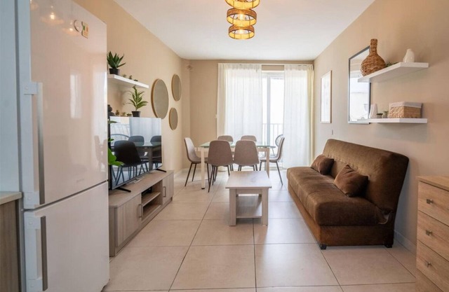 Spacious 4BR/4BATH w/AC, Balcony, WIFI & Terrace!