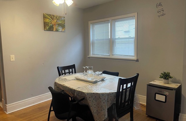 Spacious 4BR Buffalo Retreat – 5 Beds, Near Airport & Downtown