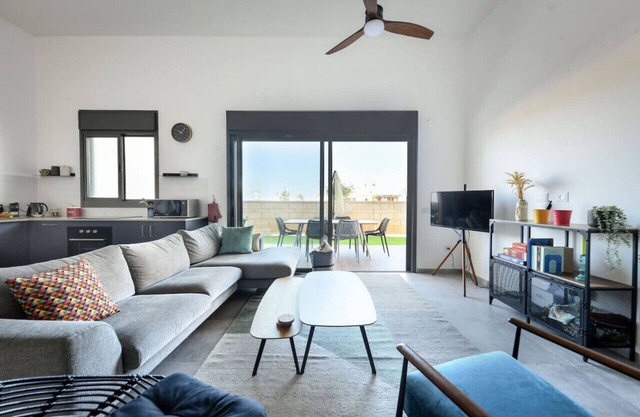 Spacious 4BR Holiday by Sea N' Rent