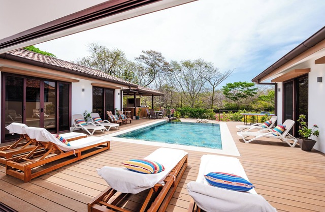 Spacious 4BR with bikes near Pinilla golf course and beach club
