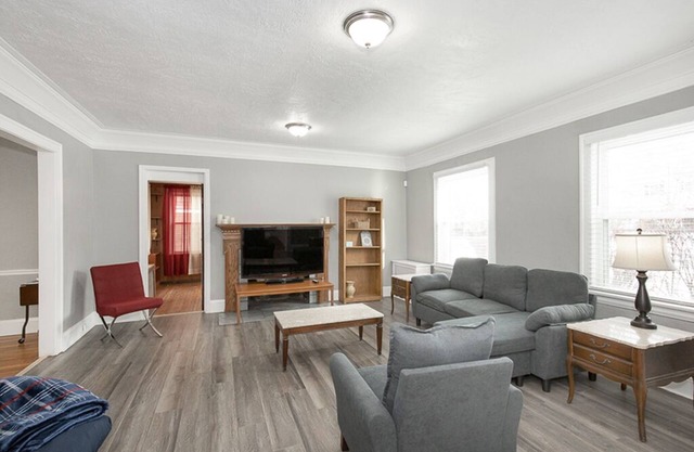 Spacious 5 bedroom home near CWRU/hospitals!