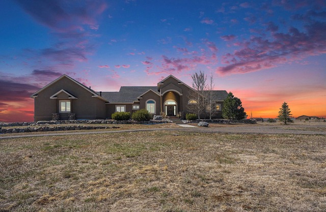 Spacious 5-bedroom Retreat, stones throw away from Air Force Academy.