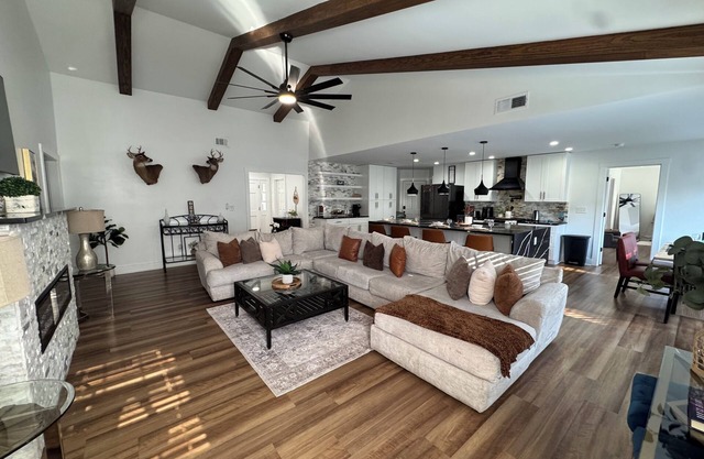 Spacious 5-bedroom house in awesome Lawrenceville with AC