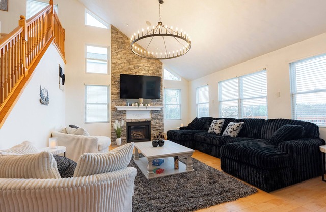 Spacious 5-bedroom house with Majestic Views Hot Tub in delightful Hidden Valley