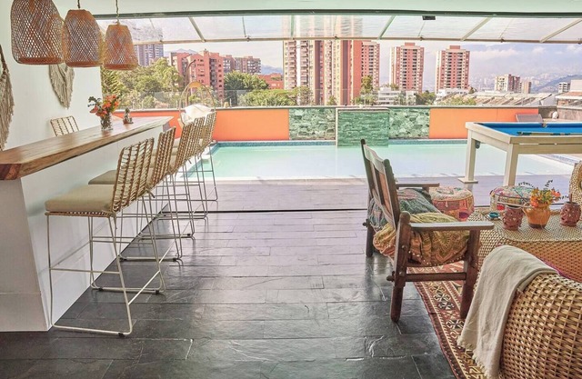 Spacious 5-bedroom PenthHouse in lovely Medellín with AC