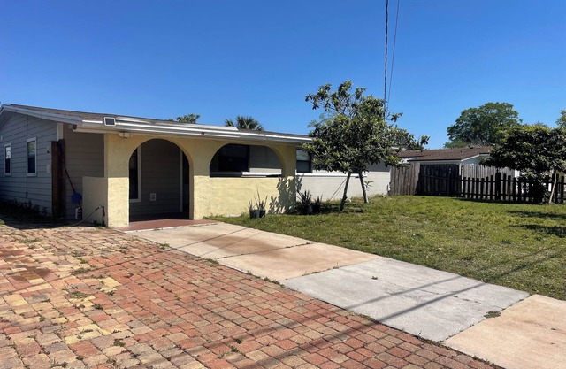 Spacious 5-bedroom house in amazing Jacksonville with AC, WiFi