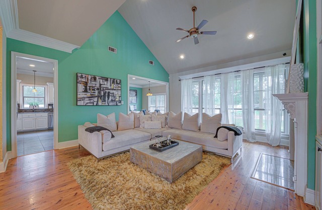 Spacious 5-bedroom house with WiFi, Fireplace in superb Prairieville