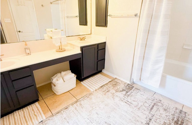 Spacious 5-bedroom house with 2 king size beds in the best area of San Antonio