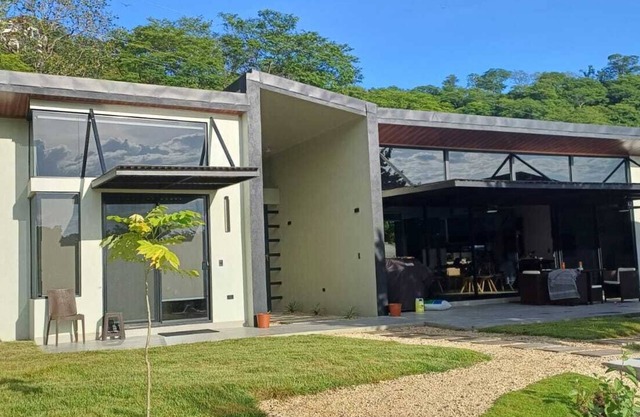 Spacious 5-bedroom villa with Pool, AC and private bath for each room