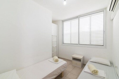 Spacious 5 BR in the Old North