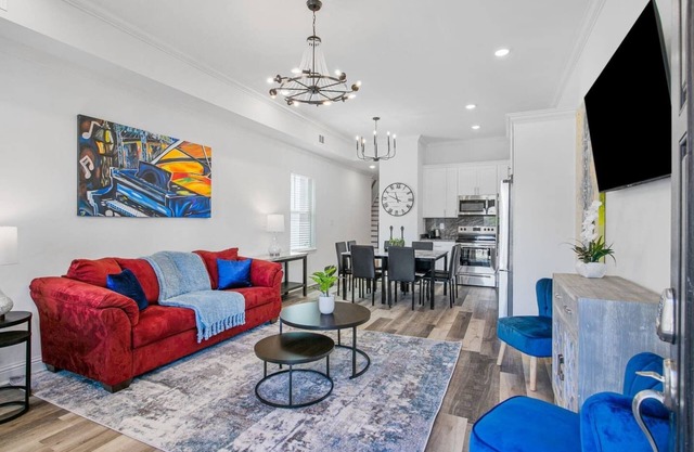 Spacious 5BR Home | Free Parking Near FQ