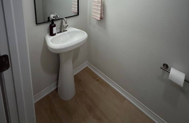 Spacious 6 bedroom 6.5 bath newly built duplex, minutes away from Kyle Field.