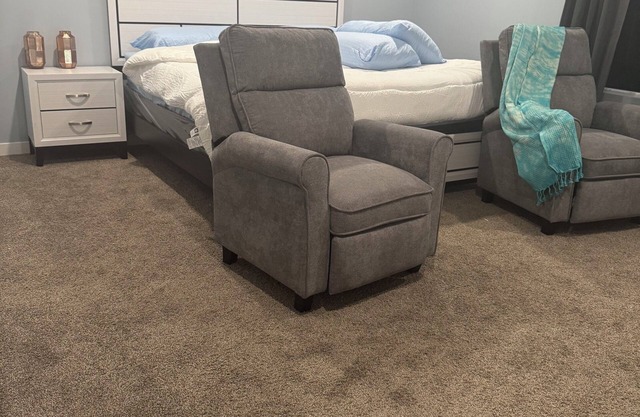 Spacious 6-bedroom house in cool Magna with AC, fitness room