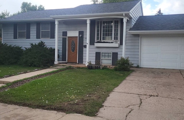 Spacious 6-bedroom Tree Area Getaway