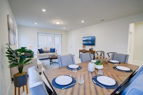 Spacious 6Bed 4 5Bath - By Disney No Resort Fees