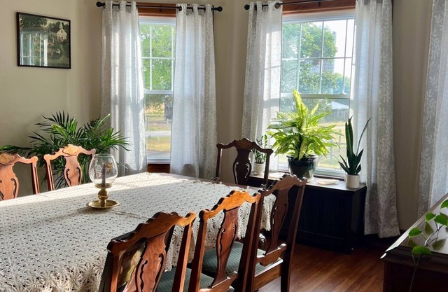 Spacious 7-bedroom Farmhouse in New Haven - On Bourbon Trail!