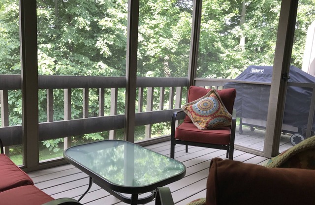 Spacious and cozy 2 BR/2BA townhouse in Abbey Springs Resort on Lake Geneva