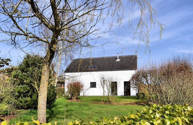 Spacious and attractive holiday home in peaceful setting with beautiful, large garden