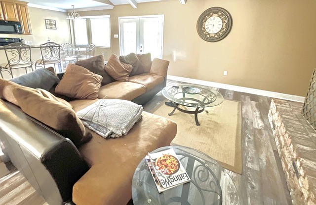 Spacious and Bright 3bd/2ba